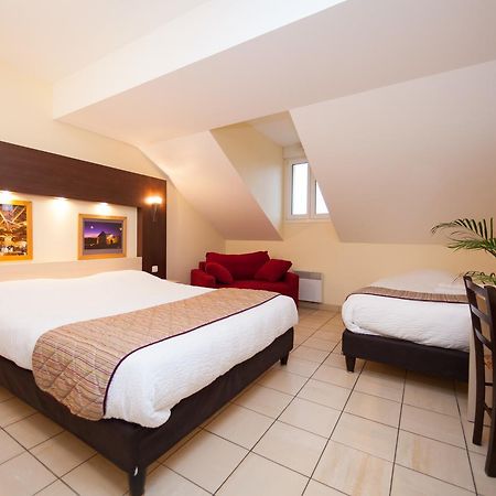Logis Jum'Hotel Saints-Geosmes エクステリア 写真