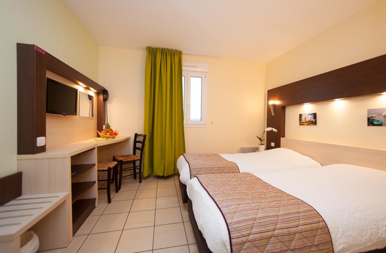 Logis Jum'Hotel Saints-Geosmes エクステリア 写真