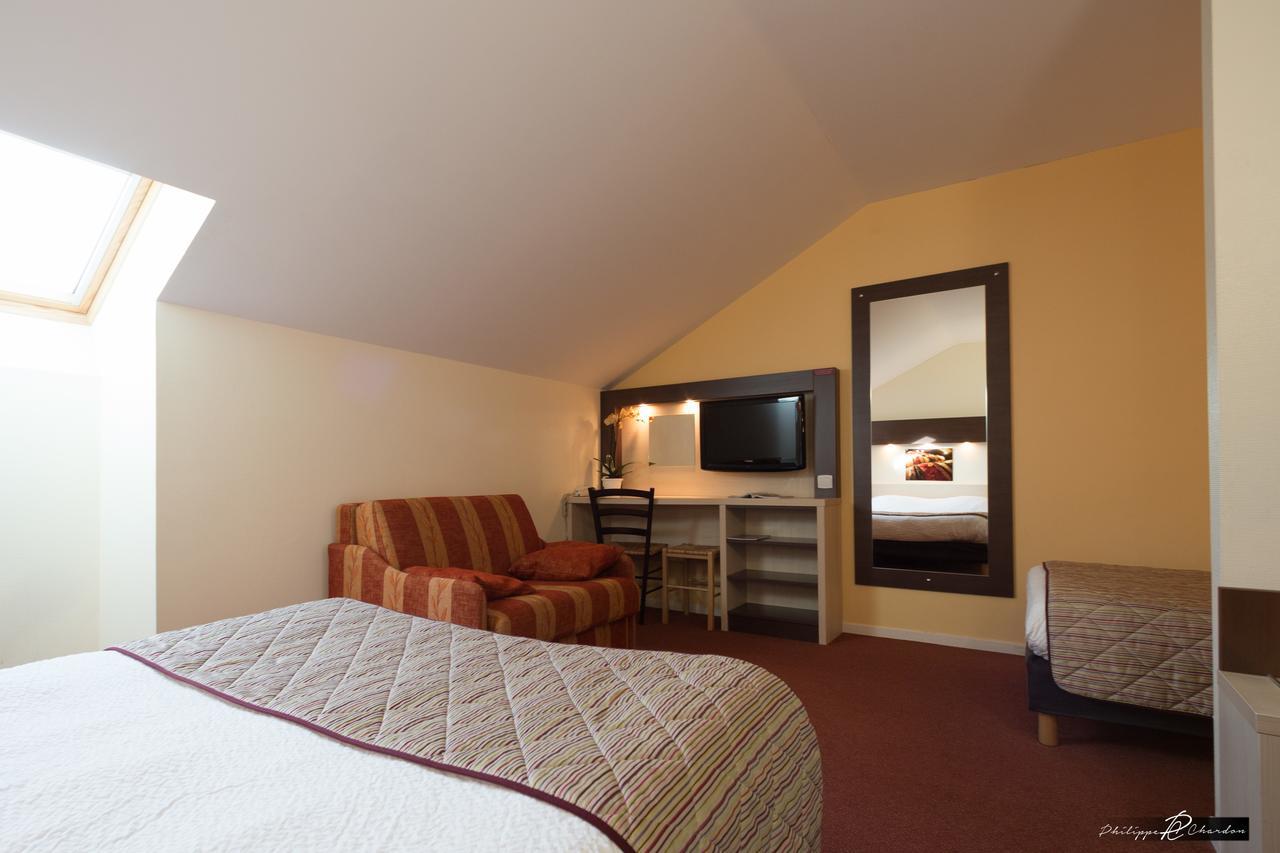 Logis Jum'Hotel Saints-Geosmes エクステリア 写真