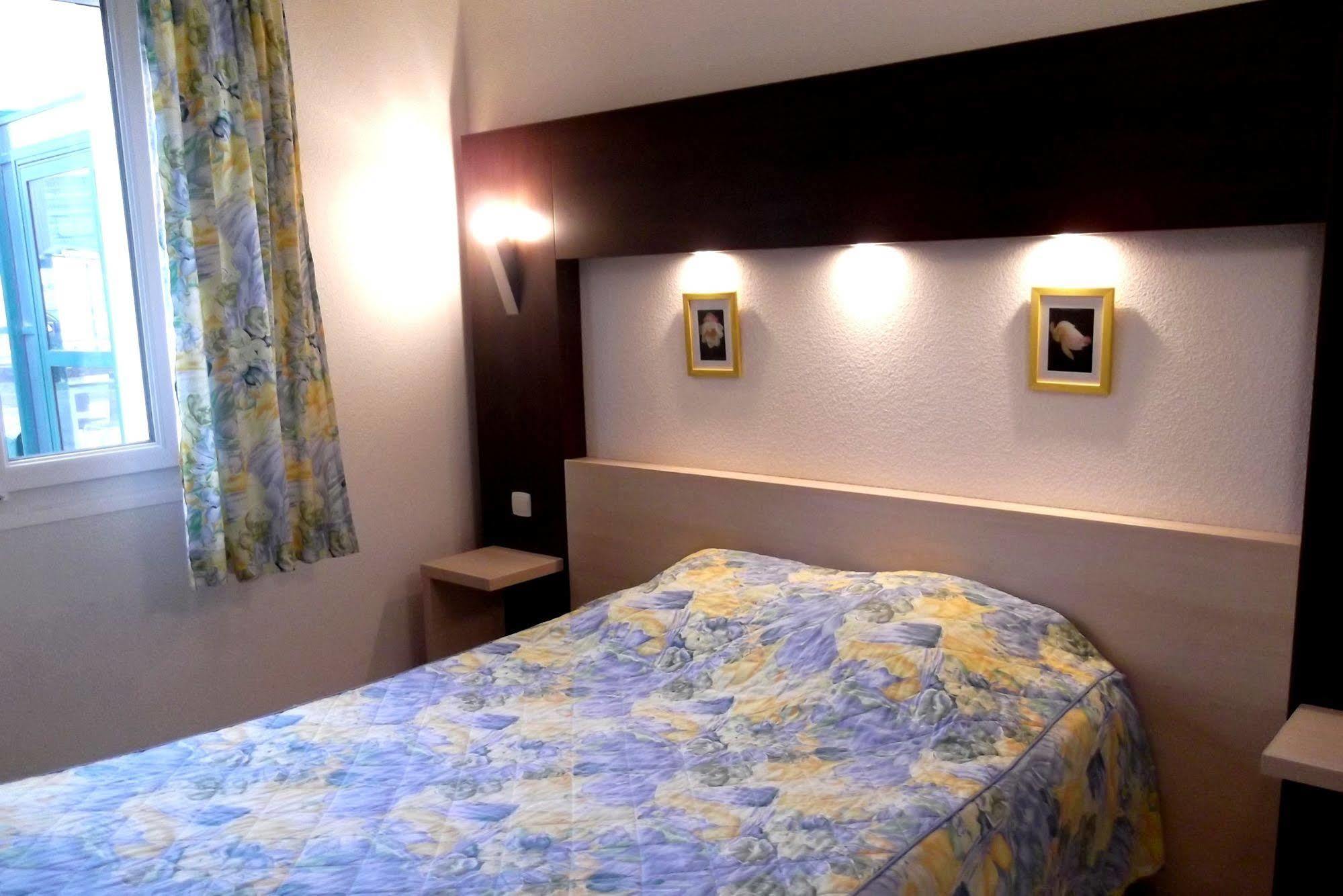 Logis Jum'Hotel Saints-Geosmes エクステリア 写真